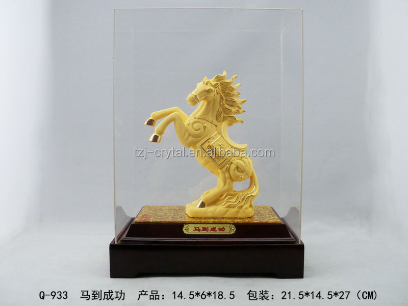 Golden Horse Statue3..jpg