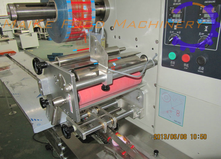 Chocolate bar wrapping machine