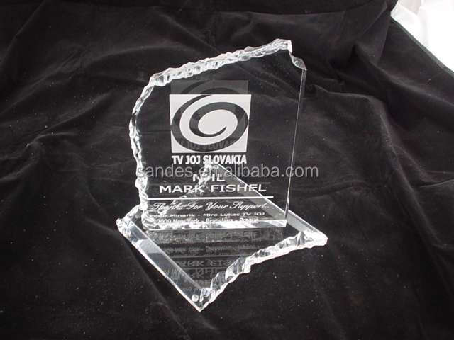 225-acrylic-custom-made-award-for-tv---radio-station111.jpg