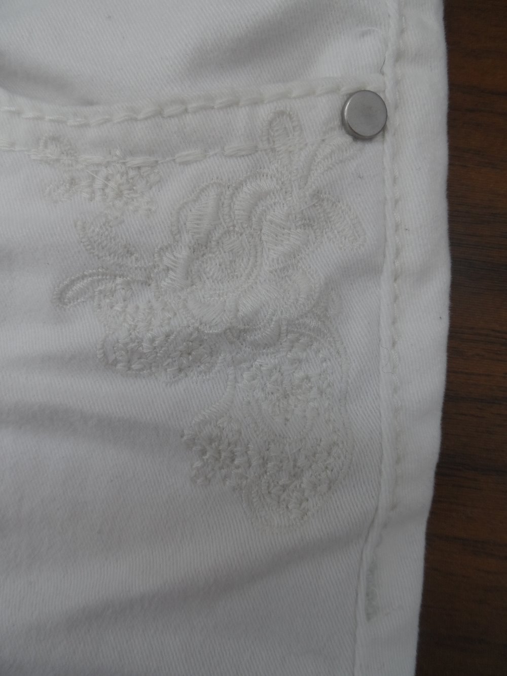 アメリカスタイルhotsale小さな女の子白い色emboridery3/4長いデニムパンツ仕入れ・メーカー・工場
