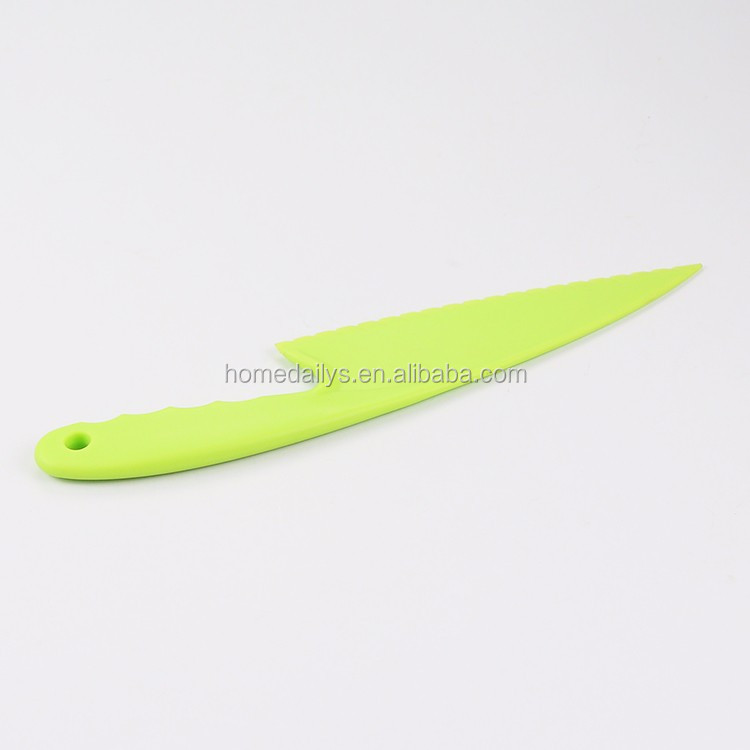 1pc Lettuce Knife Plastic Serrated Cut Bread Salad Cake Blade