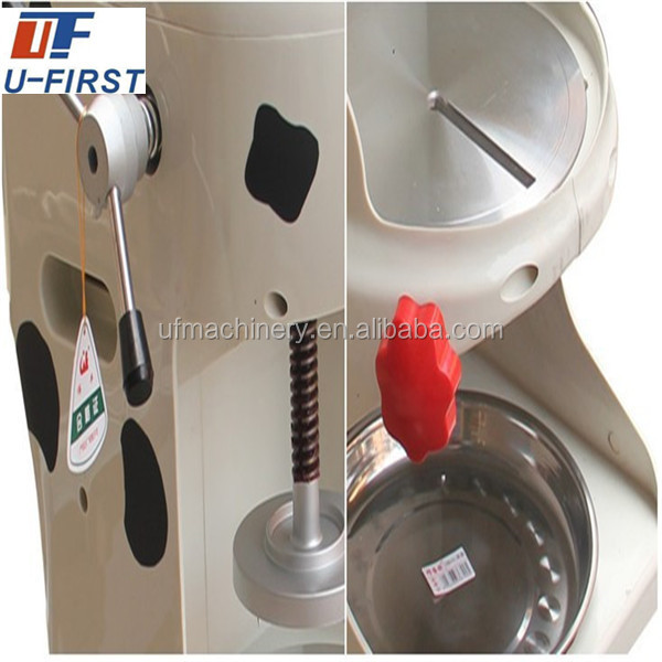 Ice block crushing machine