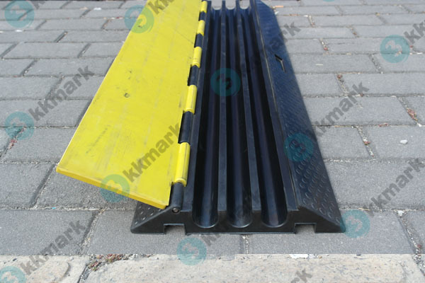 3 channel cable ramp 01.jpg