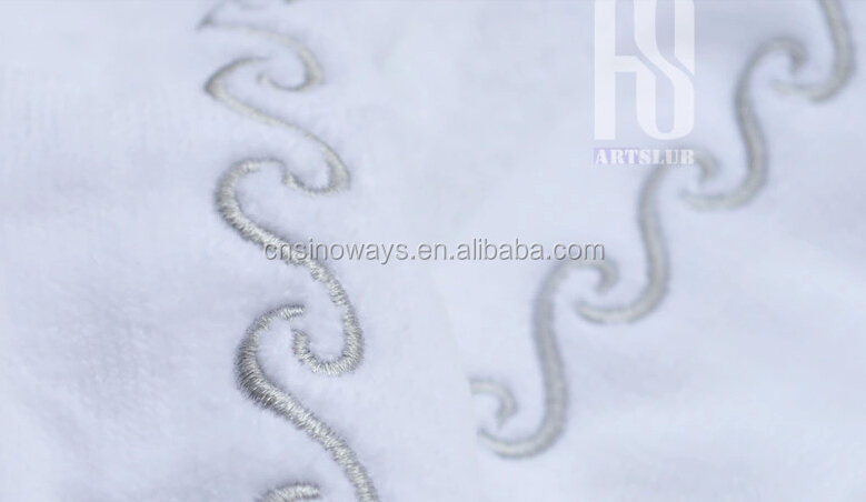 白い綿のベロア刺繍ロゴ付きユニセックスホテルのバスローブ仕入れ・メーカー・工場