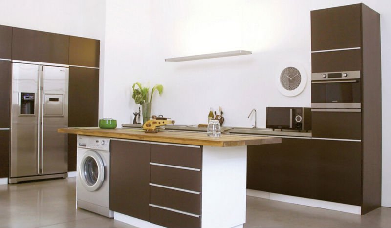 Afdruiprek muur met kleine keuken design keuken meubilair ...