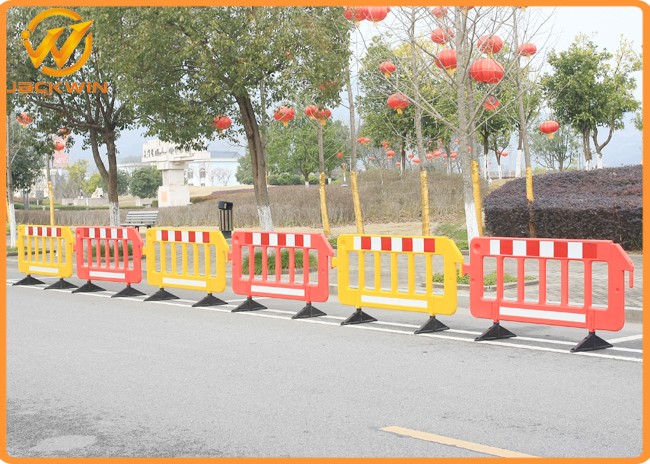 Plastic Barrier JW002650.jpg