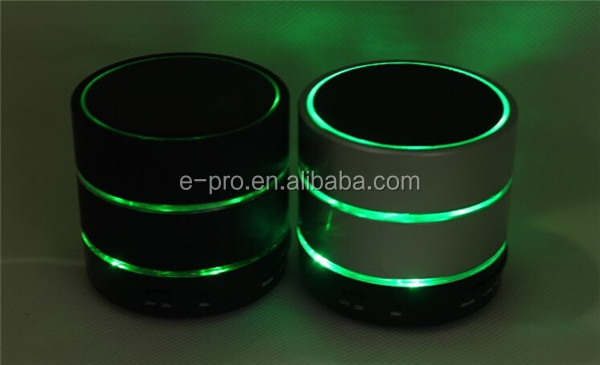 古典的な超低音ブルートゥーススピーカーtfと直列/よじ登るlight/ハンズフリー/リモコン問屋・仕入れ・卸・卸売り
