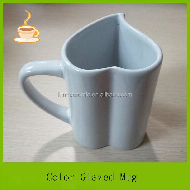 異なる色のカップルのセラミックコーヒーマグ、 パターン印刷のロゴや許可されてい仕入れ・メーカー・工場