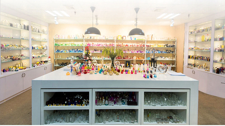 50ミリリットルカラフルなガラス絵画ボトルガラス香水瓶で花ゴムキャップ仕入れ・メーカー・工場