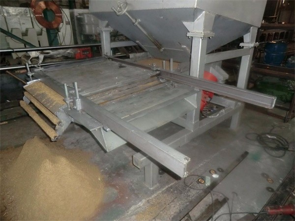 Medium vibratory magnetic iron separator2A.jpg