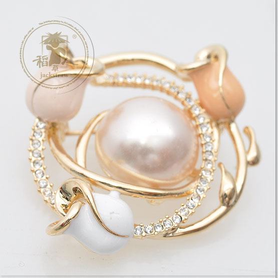 新しいファッション工場直接安い卸売韓国ブローチピンラインストーン真珠の花の結婚式のためのバルクで問屋・仕入れ・卸・卸売り