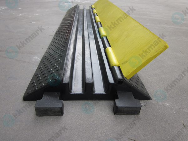 2channel black cable ramp 07.jpg