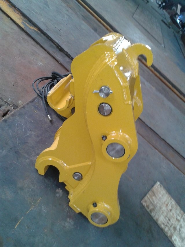 komatsu pc210 hydraulic quick coupler-1