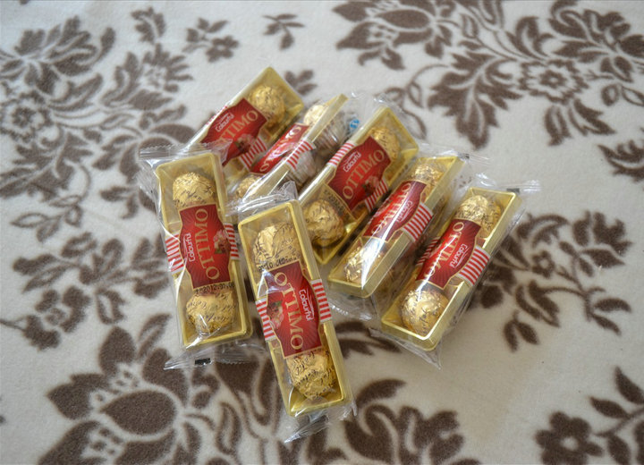 Customized golden nuts chocolate