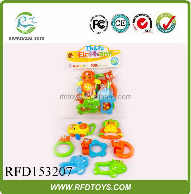 ちゃちなプラスチック製のベビー歯ガラガラおもちゃ幼児のための手のリングベル、 プラスチックベビーラトル問屋・仕入れ・卸・卸売り