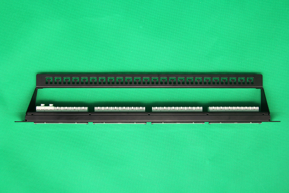 ロードされた1u 24ポートrj45 cat5e cat6 cat6a utpラックパッチパネル仕入れ・メーカー・工場
