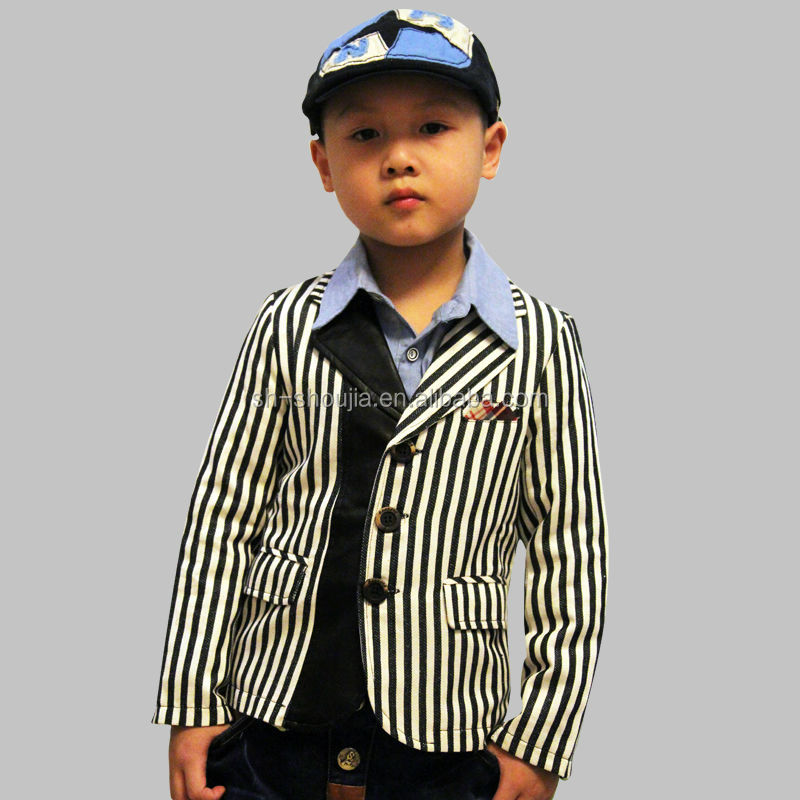 男の子のスーツの男の子のスーツスリムスーツ/ブレザースリムコートフォーマルスーツ安い、 ファッショナブルな2014年ハンサムスーツのデザインの男の子のための仕入れ・メーカー・工場