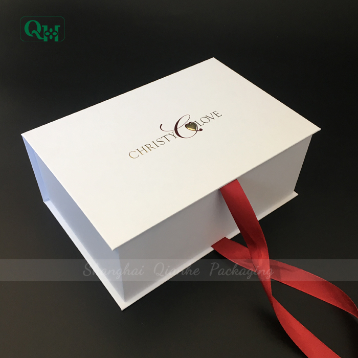 wedding gift packaging box with red ribbon