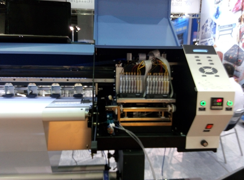 デジタルの綿のファブリックの印刷機を持つ2つdx5ヘッド、 直接綿上のプリント仕入れ・メーカー・工場