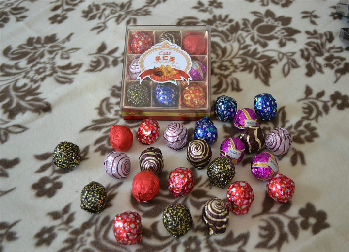 Customized golden nuts chocolate