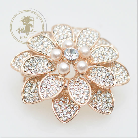 新しい韓国手作りフルデザインのファッションの花のブローチの安価なラインストーンの真珠ピンの卸売バルク宝石結婚式のための問屋・仕入れ・卸・卸売り