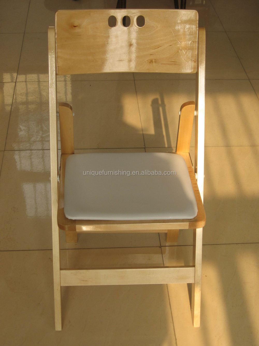 使用される白木製ティファニー結婚式折りたたみ椅子問屋・仕入れ・卸・卸売り