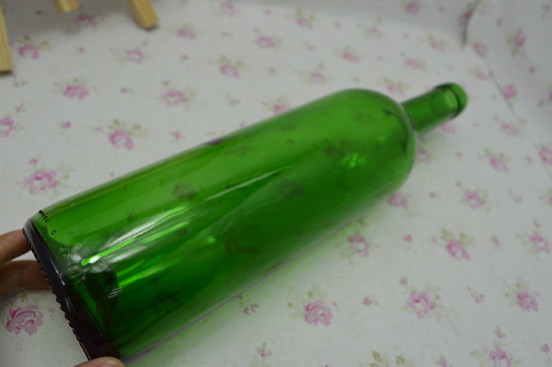 750ml Green Red wine bottle with cork