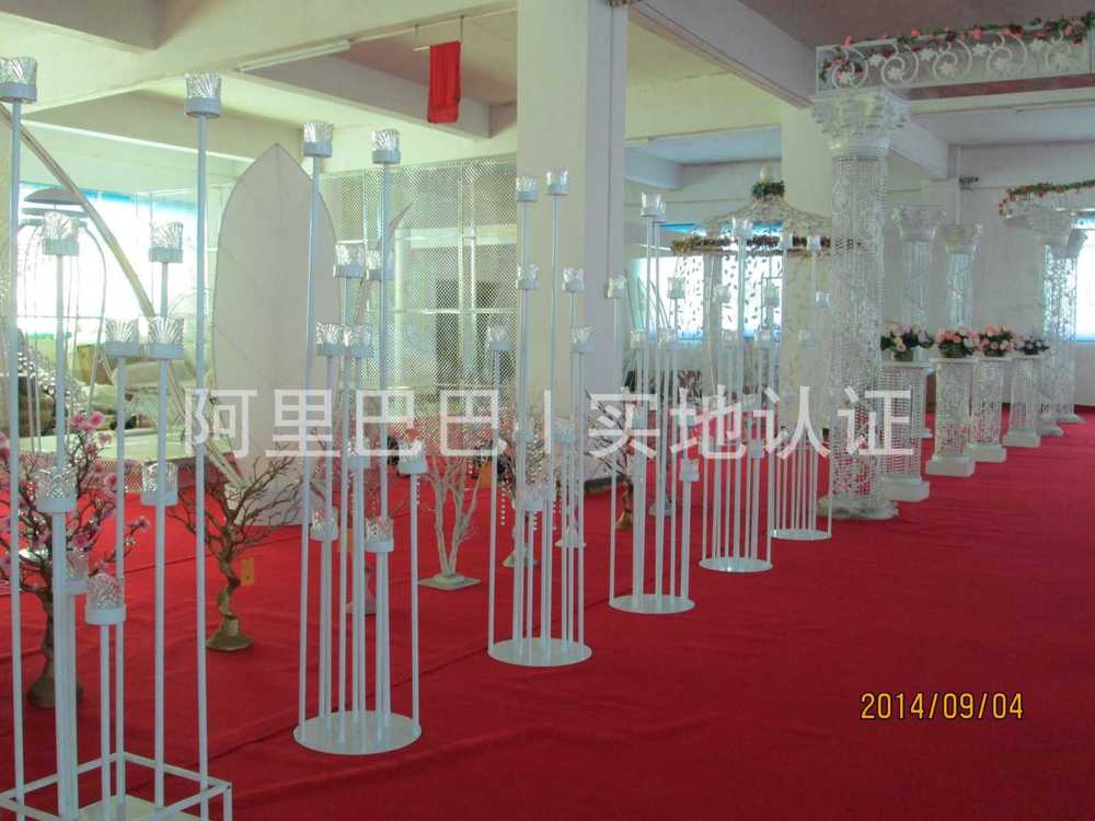 Alta y elegante color oro wedding cristal candelabros candelabros ... Wedding Candelabros diseño