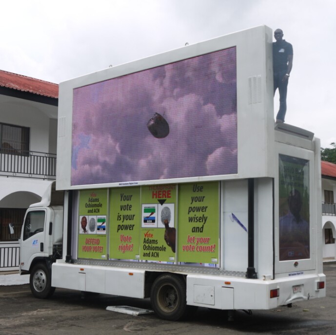 led広告のためのトラック、 車両デジタルledスクリーンを率いて仕入れ・メーカー・工場