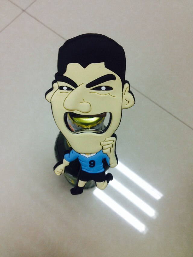 2014年ブラジルワールドカッププロモーションの贈り物「 スアレス「 ビールの栓抜き問屋・仕入れ・卸・卸売り