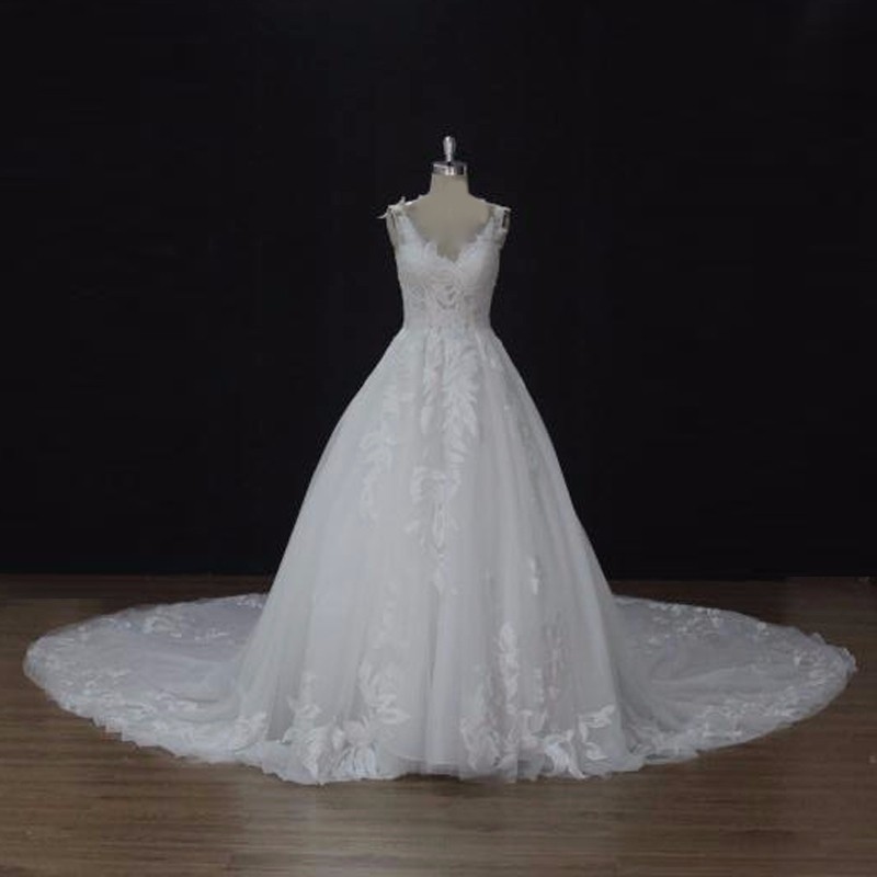 2017 Latest V Neck Saudi Arabian Wedding Dress With Cathedral