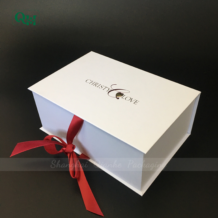 wedding gift packaging box with red ribbon