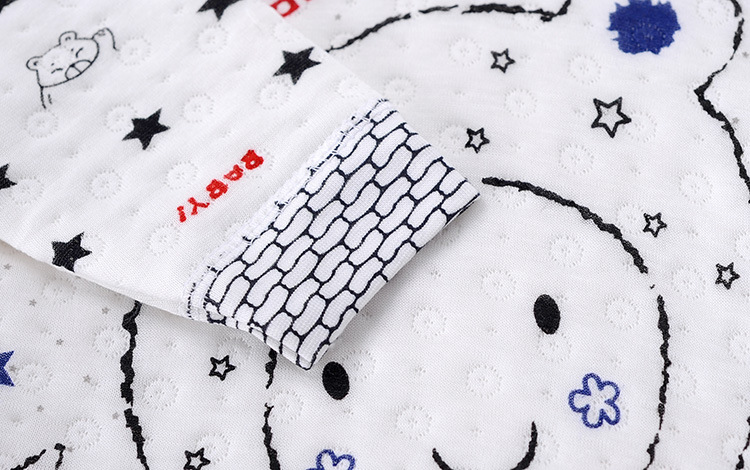 2015新しいデザイン綿100％の赤ちゃん通気性ボディスーツロングスリーブ美しいコットンベビーパジャマスーツの卸売仕入れ・メーカー・工場