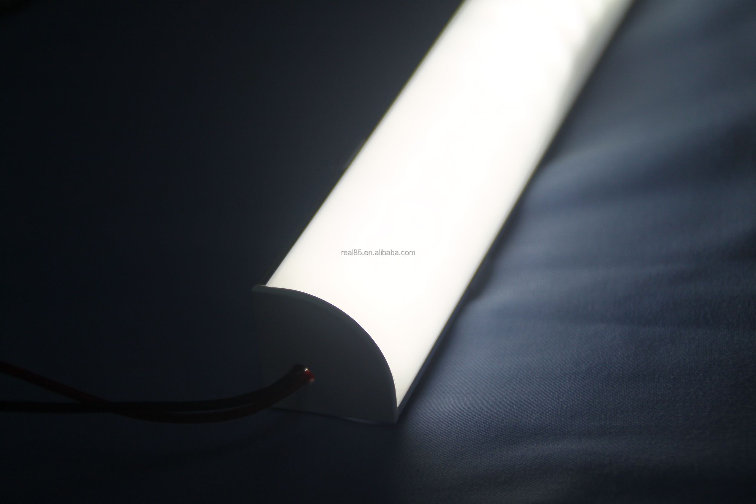 LEDのプロフィール。 曇らされるか、または拡散させたまたはオパールカバー。 エンドキャップ。 土台は切る。 10MM広いLEDのストリップのためのSuitbale問屋・仕入れ・卸・卸売り