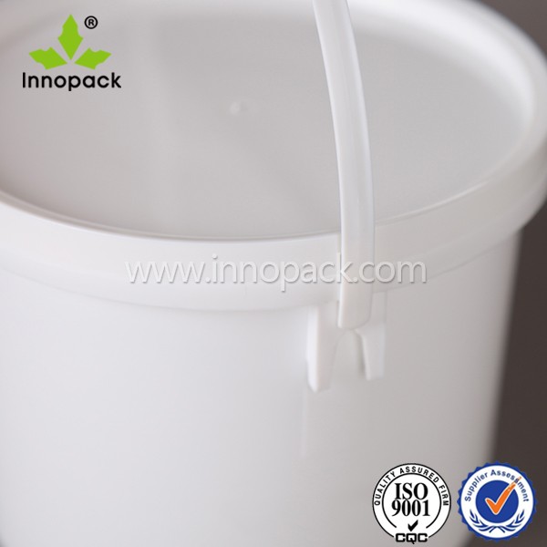 metal handle 2.5l paint bucket small