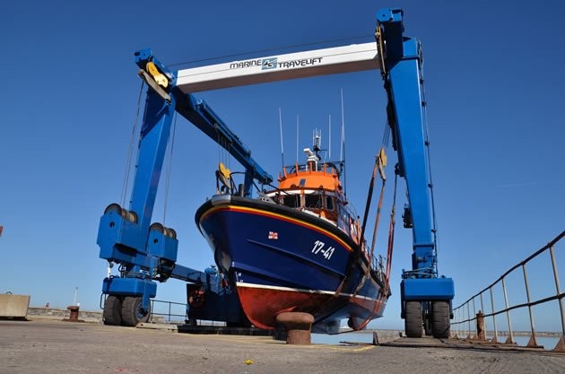 equipment_for_boat_lifting.jpg