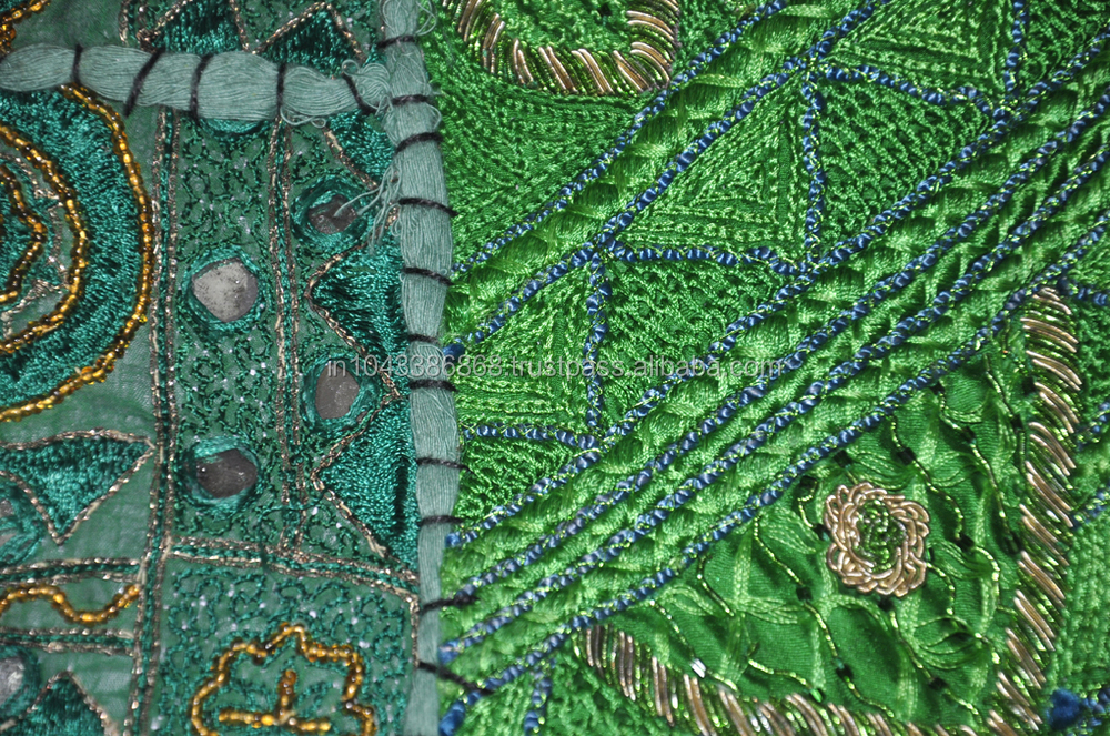 インドの伝統的な刺繍とスパンコールの仕事を飾り立てる美しいパッチワークのコットン壁のタペストリーを掛ける問屋・仕入れ・卸・卸売り